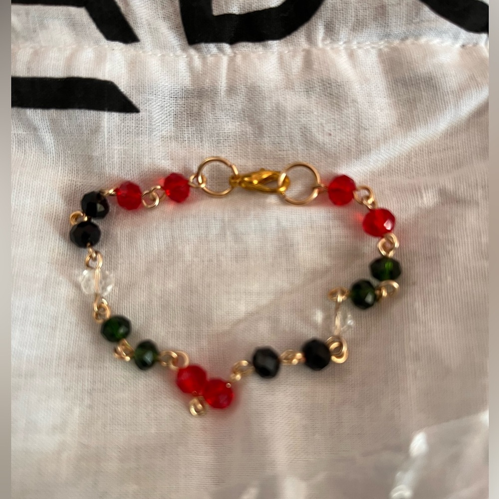 Handcrafted Beaded Bracelet with clasp ❤️🖤🤍💚